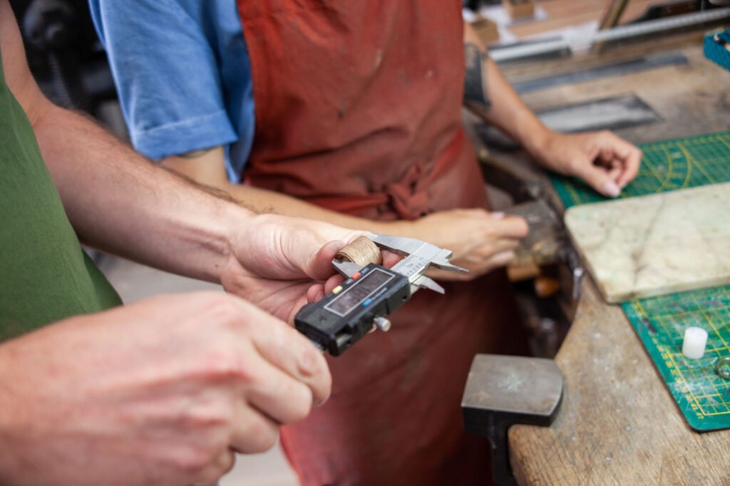 La prise de mesure pour les bagues Ytak
